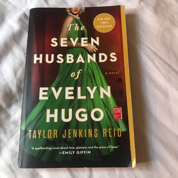 Books - Picture 2 of 4